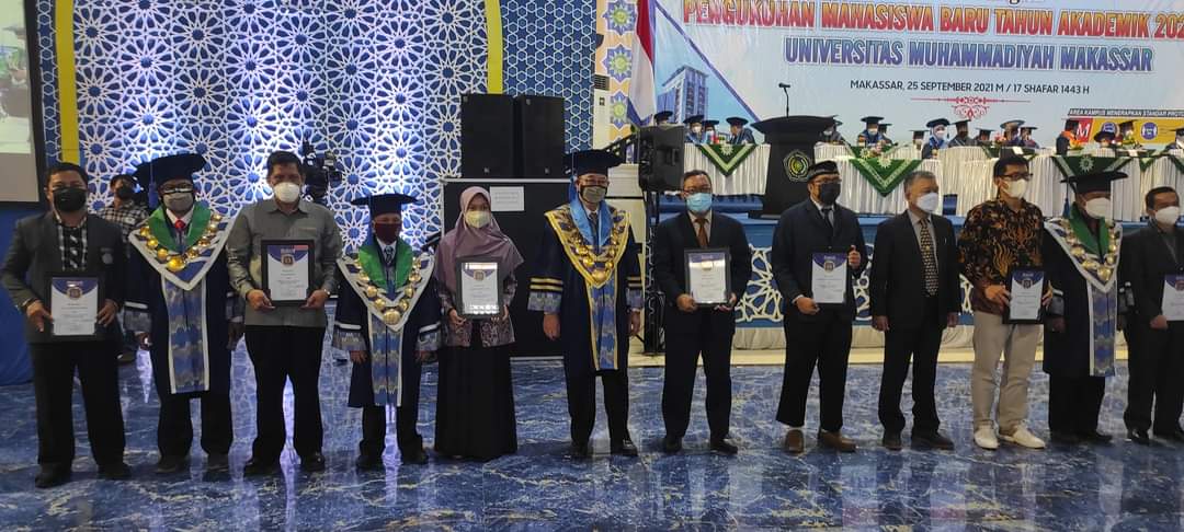 Rektor Unismuh Beri Penghargaan Kepada Tiga Prodi Terintegrasi Dengan Ma’had Al-Birr Dalam Pemenuhan Kouta Maba Tercepat